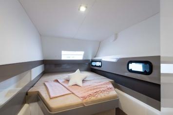 Yachtcharter BALI 41 DC cabin