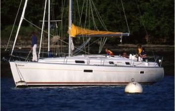 Yachtcharter Oceanis 361 clipper top