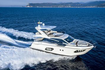 Yachtcharter Absolute50Fly sideview
