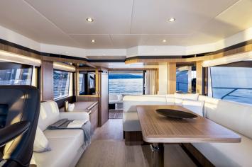 Yachtcharter Absolute50Fly saloon