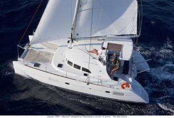 Yachtcharter lagoon380 3cab top