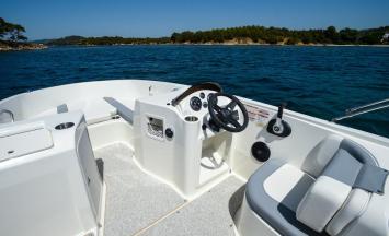 Yachtcharter Bayliner Element E7 outer