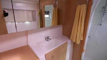 Yachtcharter Lagoon 400 3cab OV wc2.