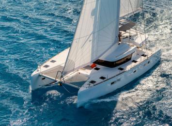 Yachtcharter lagoon52 5cab top