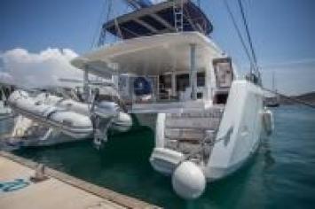 Yachtcharter lagoon52 5cab deck