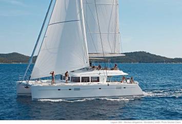 Yachtcharter lagoon560 5cab side