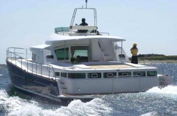 Yachtcharter Lagoon 43 Powercat Heckansicht 4 Cab 4 WC