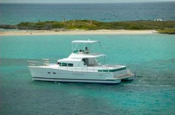 Yachtcharter Lagoon 43 Powercat Seitenansicht 4 Cab 4 WC