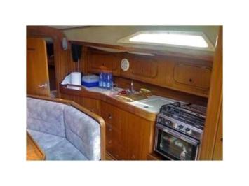 Yachtcharter Bavaria 340 lagoon 2cab salon