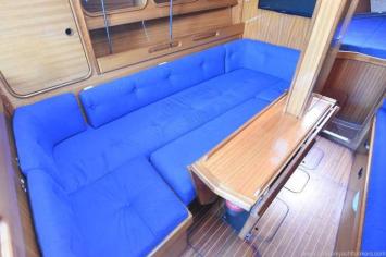 Yachtcharter Bavaria 38 3cab salon