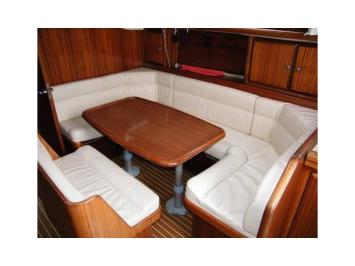 Yachtcharter Bavaria 38 exclusive 3cab salon