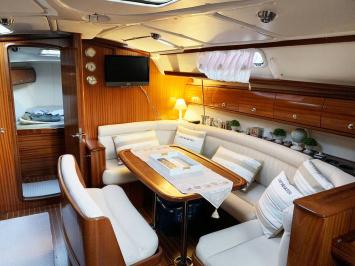 Yachtcharter Bavaria 38 sport 3cab salon