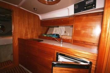 Yachtcharter Bavaria38 sport HT 2cab kitchen