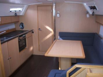 Yachtcharter Bavaria 40 cruiser sport 3cab kitchen