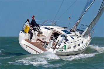 Yachtcharter Bavaria 40 cruiser sport 3cab back