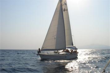 Yachtcharter Bavaria 42 4cab outer