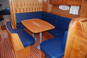 Yachtcharter Bavaria 39 2cab salon