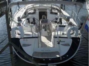 Yachtcharter Bavaria 42 Customline 3cab back