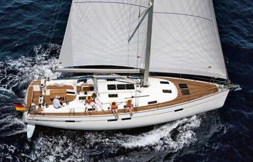 Yachtcharter Bavaria C45 style 3cab side