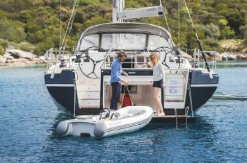 Yachtcharter Bavaria C57 style 5cab back