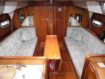 Yachtcharter Bavaria Caribic 350 3cab salon