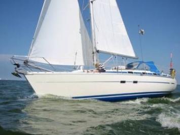 Yachtcharter Bavaria Caribic 350 3cab top