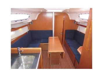 Yachtcharter Bavaria Cruiser 35 3cab salon