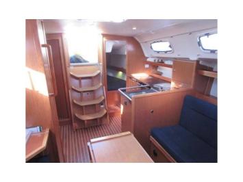 Yachtcharter Bavaria Cruiser 35 3cab inner