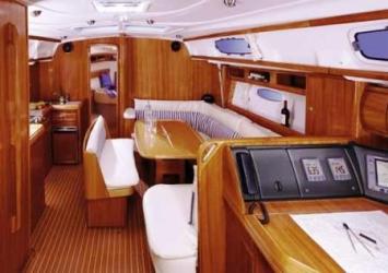 Yachtcharter Bavaria cruiser 39 3cab salon