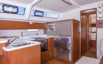 Yachtcharter Bavaria cruiser 51 style 5cab Kitchen