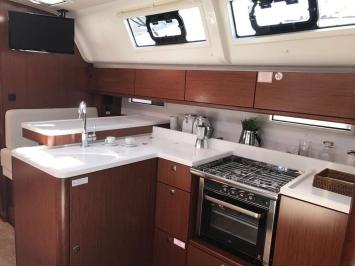 Yachtcharter Bavaria Cruiser 55 3cab KItchen