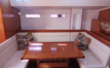 Yachtcharter Bavaria cruiser 55 5cab salon