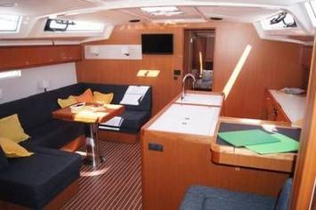 Yachtcharter Bavaria cruiser 56 5cab salon