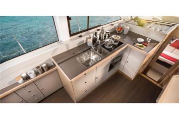 Yachtcharter Bavaria E40 Fly 2cab Kitchen