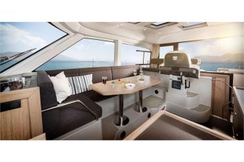 Yachtcharter Bavaria E40 Fly 2cab salon