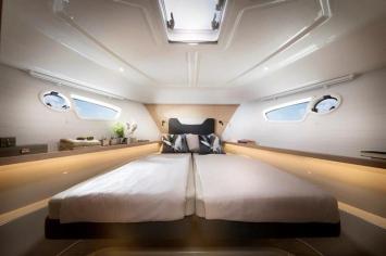 Yachtcharter Bavaria E40 Fly 2cab bed