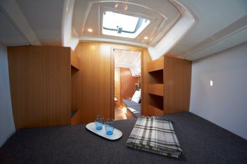 Yachtcharter Bavaria easy 9.7 2cab bed