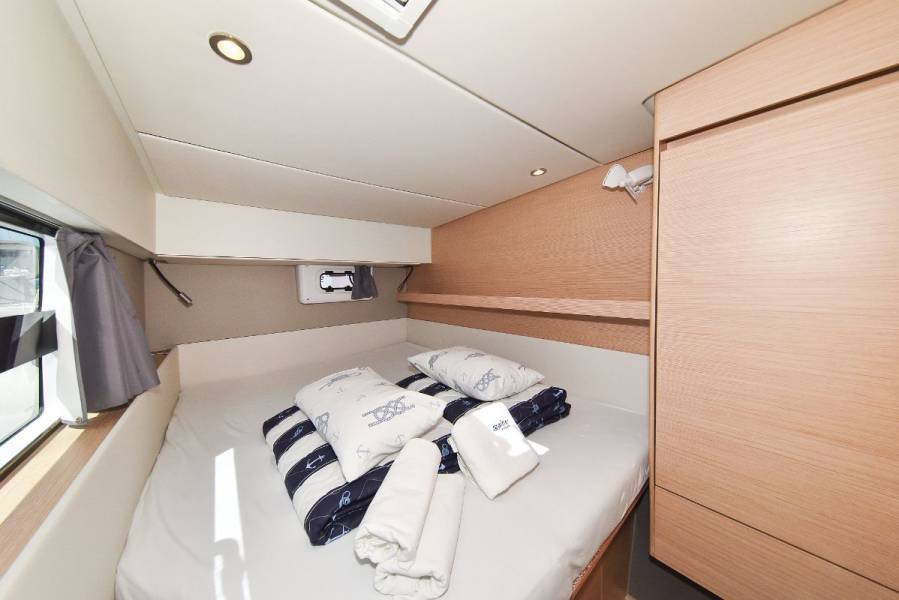 Yachtcharter Bavaria Nautitech 40 open 4cab cabin