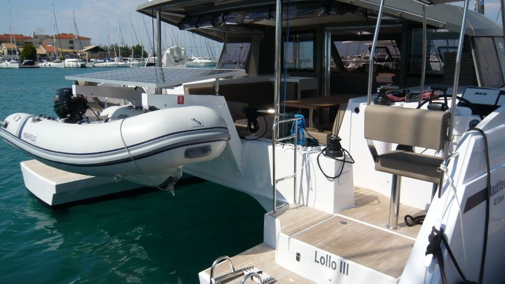 Yachtcharter Bavaria Nautitech 40 open 4cab back