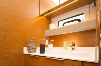 Yachtcharter Bavaria S40 coupe 2cab bathroom