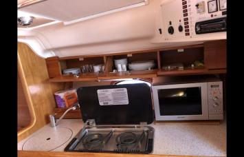 Yachtcharter Bavaria sport 32 2cab Kitchen