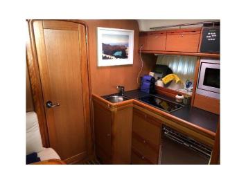 Yachtcharter Bavaria sport 33 2cab Kitchen