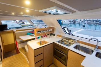 Yachtcharter Bavaria Nautitech open 40 4cab Kitchen