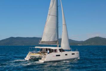 Yachtcharter Bavaria Nautitech open 40 4cab top