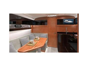 Yachtcharter Bavaria 360 coupe 2cab salon