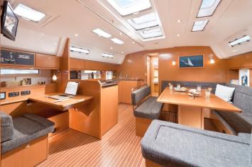 Yachtcharter Bavaria 50 Cruiser 5cab salon