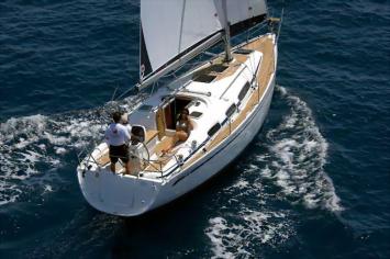 Yachtcharter Bavaria 30 2cab top