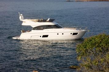 Yachtcharter Bavaria Virtess 420 Fly 2cab top