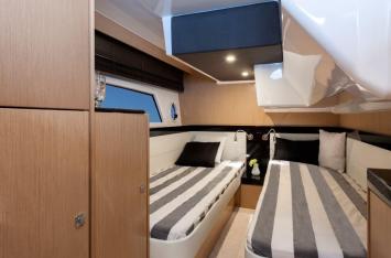 Yachtcharter Bavaria virtess 42 3cab bed