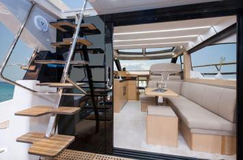 Yachtcharter Bavaria virtess 42 3cab salon